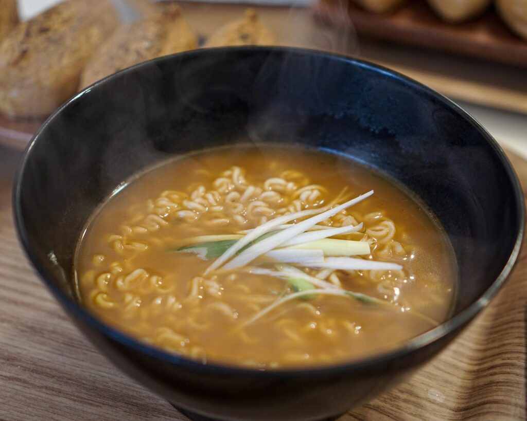 博多とんこつラーメンを朝に楽しむことは可能ですか？